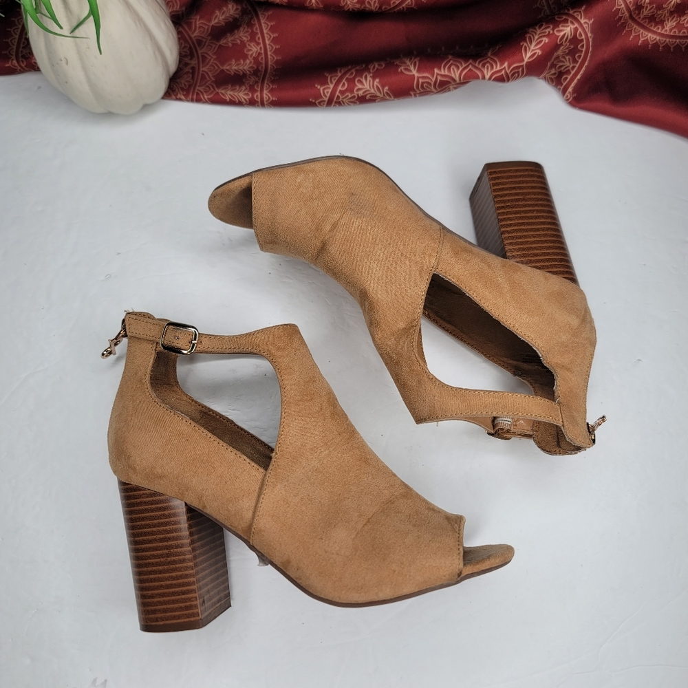 Parker & Sky Booties Tan Size 7.5